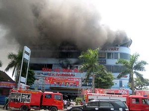 Cháy toàn bộ hàng hóa ở siêu thị lớn nhất Yên Bái