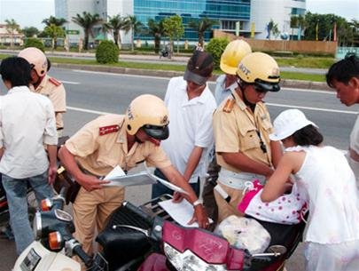 Mũ bảo hộ lao động: Chưa hướng dẫn, chưa xử phạt