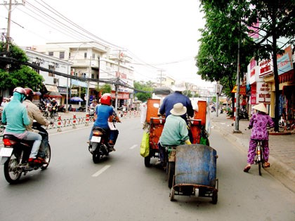 Chăm lo phúc lợi nhiều hơn cho người thu gom rác dân lập