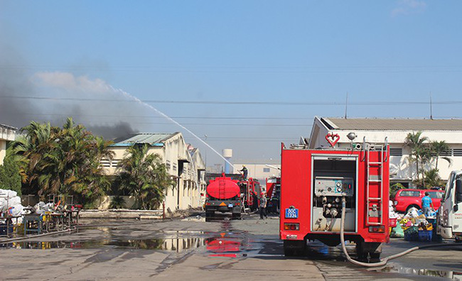 Dập tắt đám cháy tại khu công nghiệp Biên Hòa 2