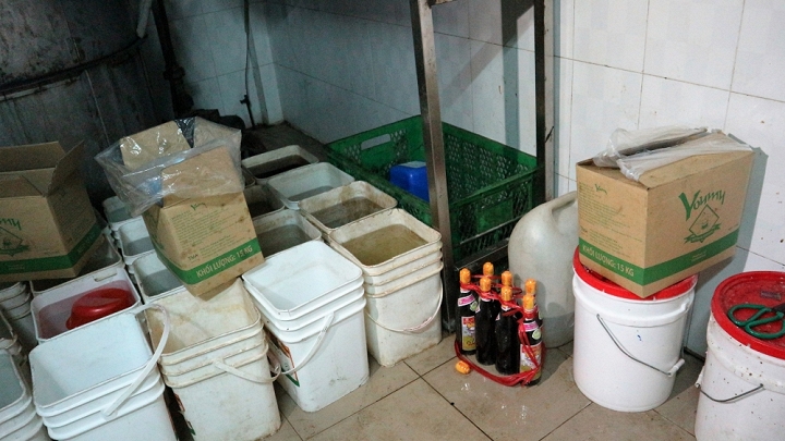 Hãi hùng mục kích lò cà phê bẩn