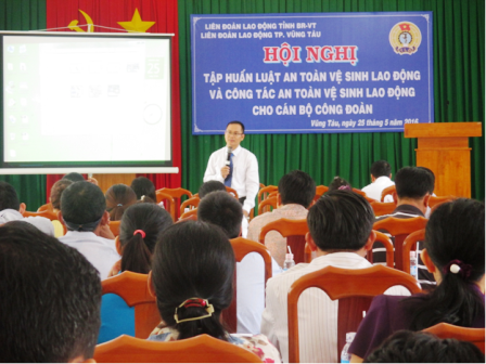 Liên đoàn Lao động TP Vũng Tàu tập huấn Luật An toàn, Vệ sinh Lao động cho mạng lưới an toàn vệ sinh viên.